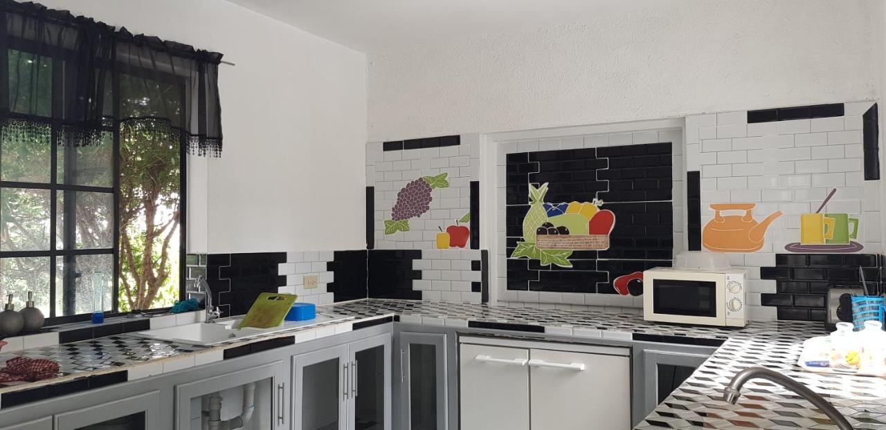 Little Savoy Guest House New Рънауей Бей Екстериор снимка