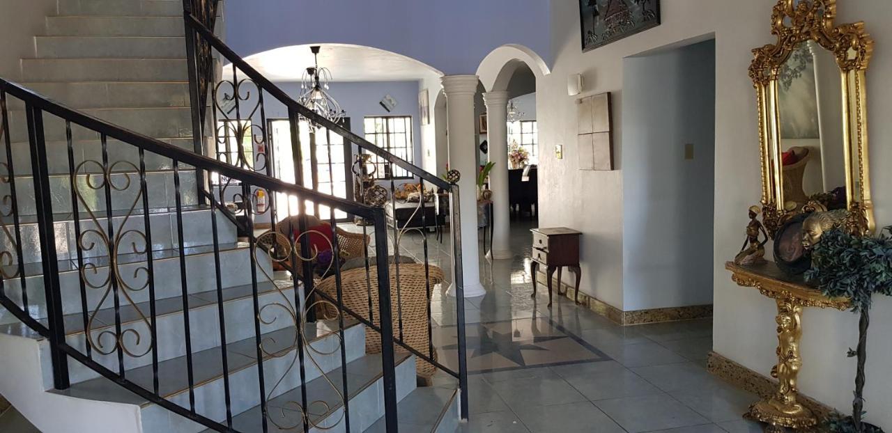 Little Savoy Guest House New Рънауей Бей Екстериор снимка