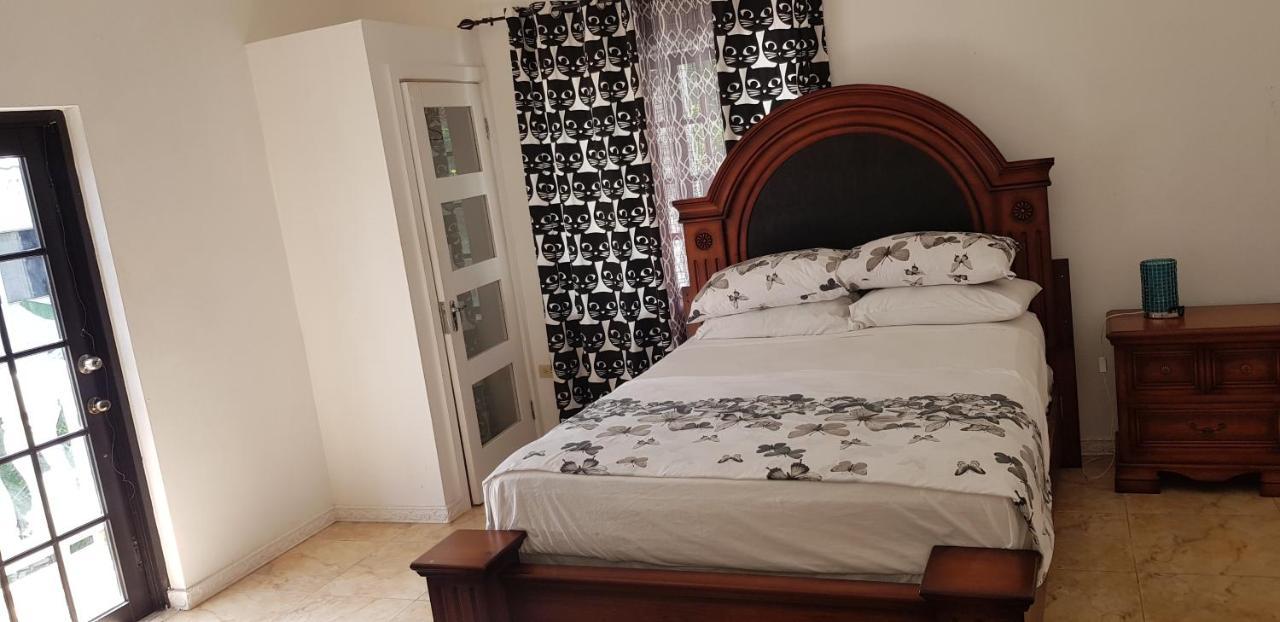 Little Savoy Guest House New Рънауей Бей Екстериор снимка