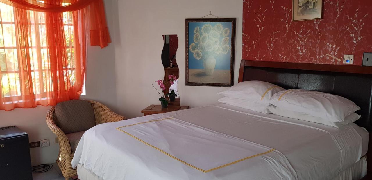 Little Savoy Guest House New Рънауей Бей Екстериор снимка