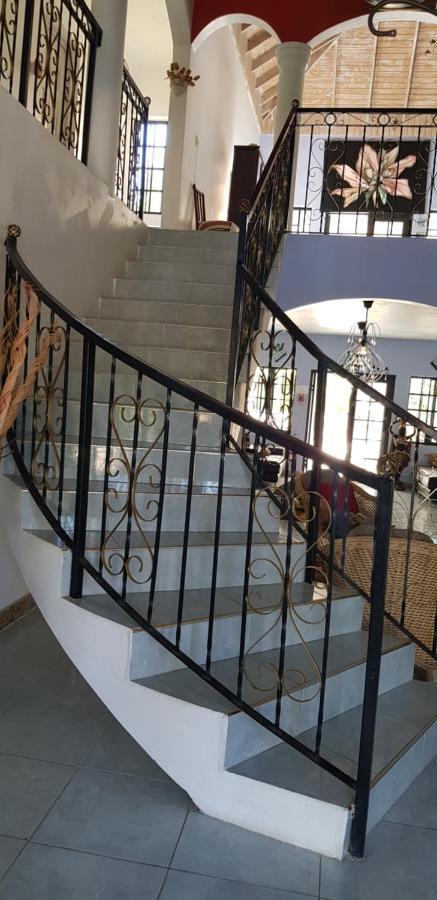 Little Savoy Guest House New Рънауей Бей Екстериор снимка