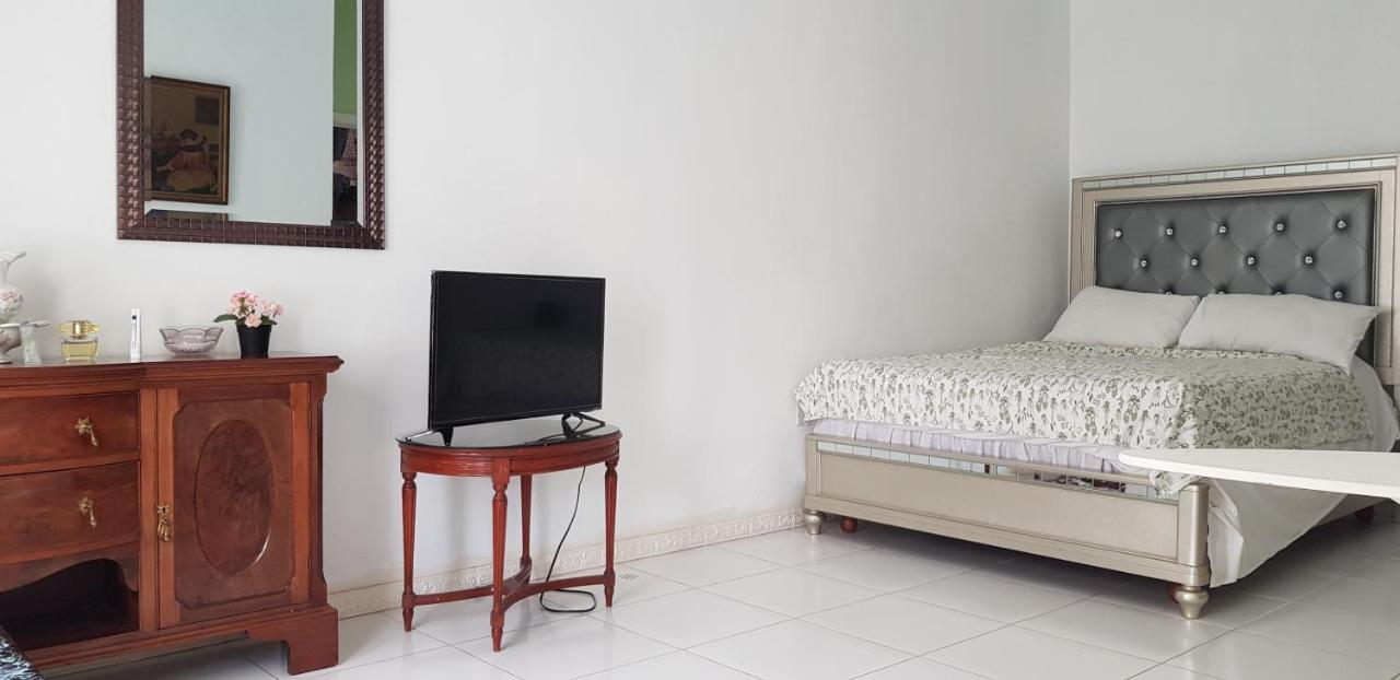 Little Savoy Guest House New Рънауей Бей Екстериор снимка