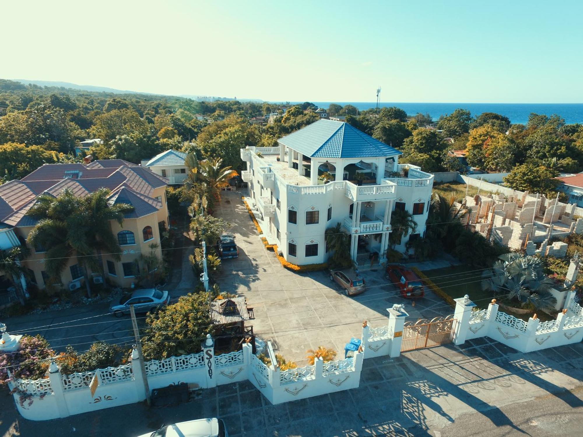 Little Savoy Guest House New Рънауей Бей Екстериор снимка