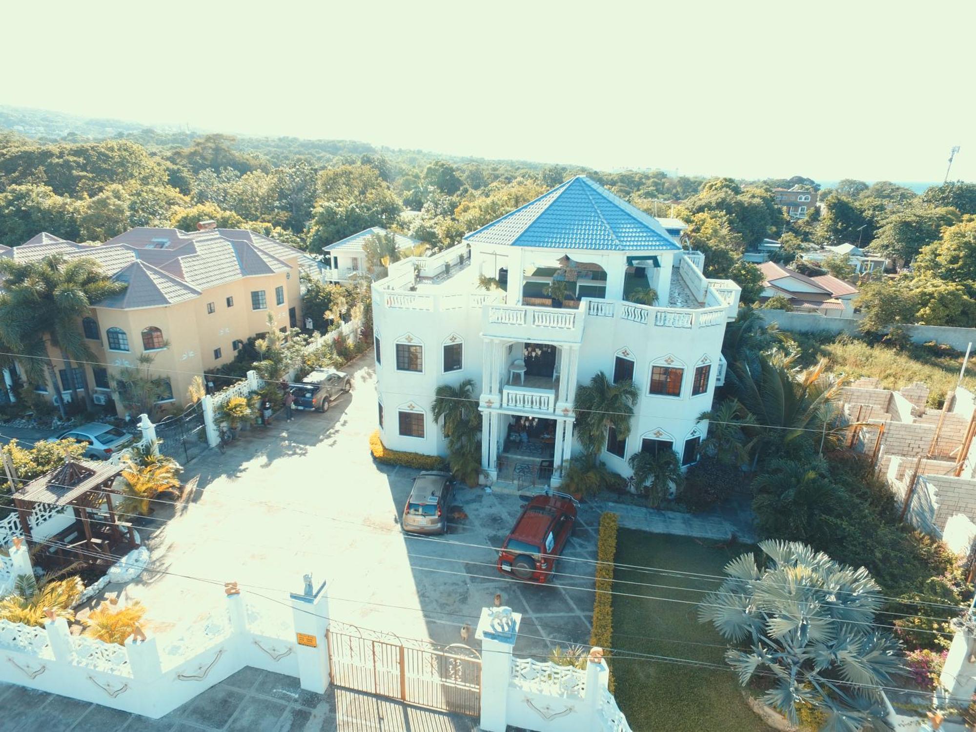 Little Savoy Guest House New Рънауей Бей Екстериор снимка