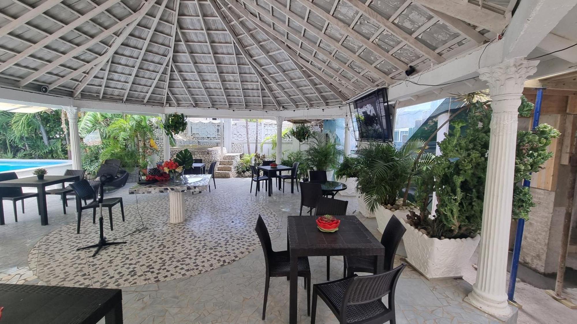 Little Savoy Guest House New Рънауей Бей Екстериор снимка