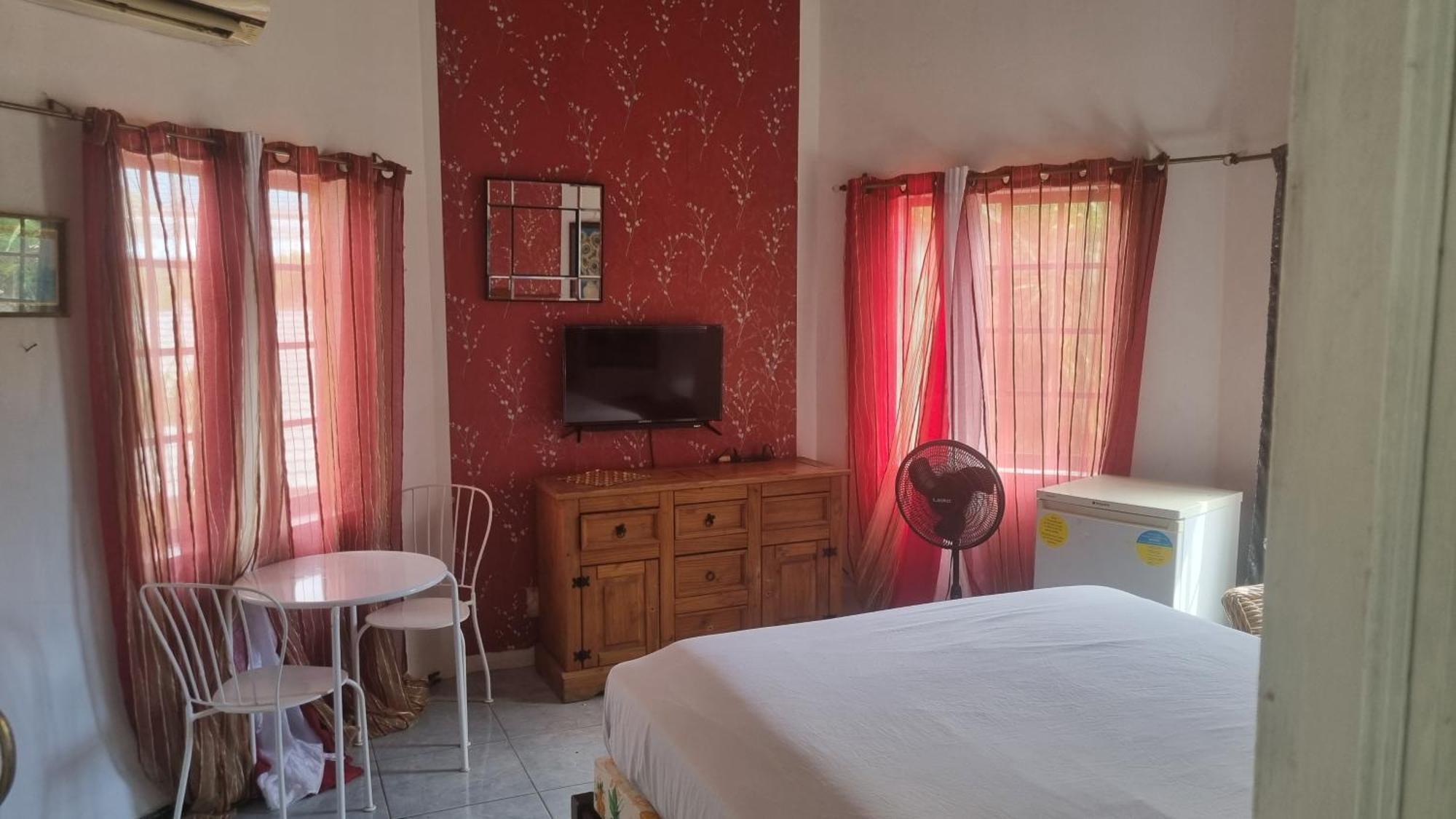 Little Savoy Guest House New Рънауей Бей Екстериор снимка
