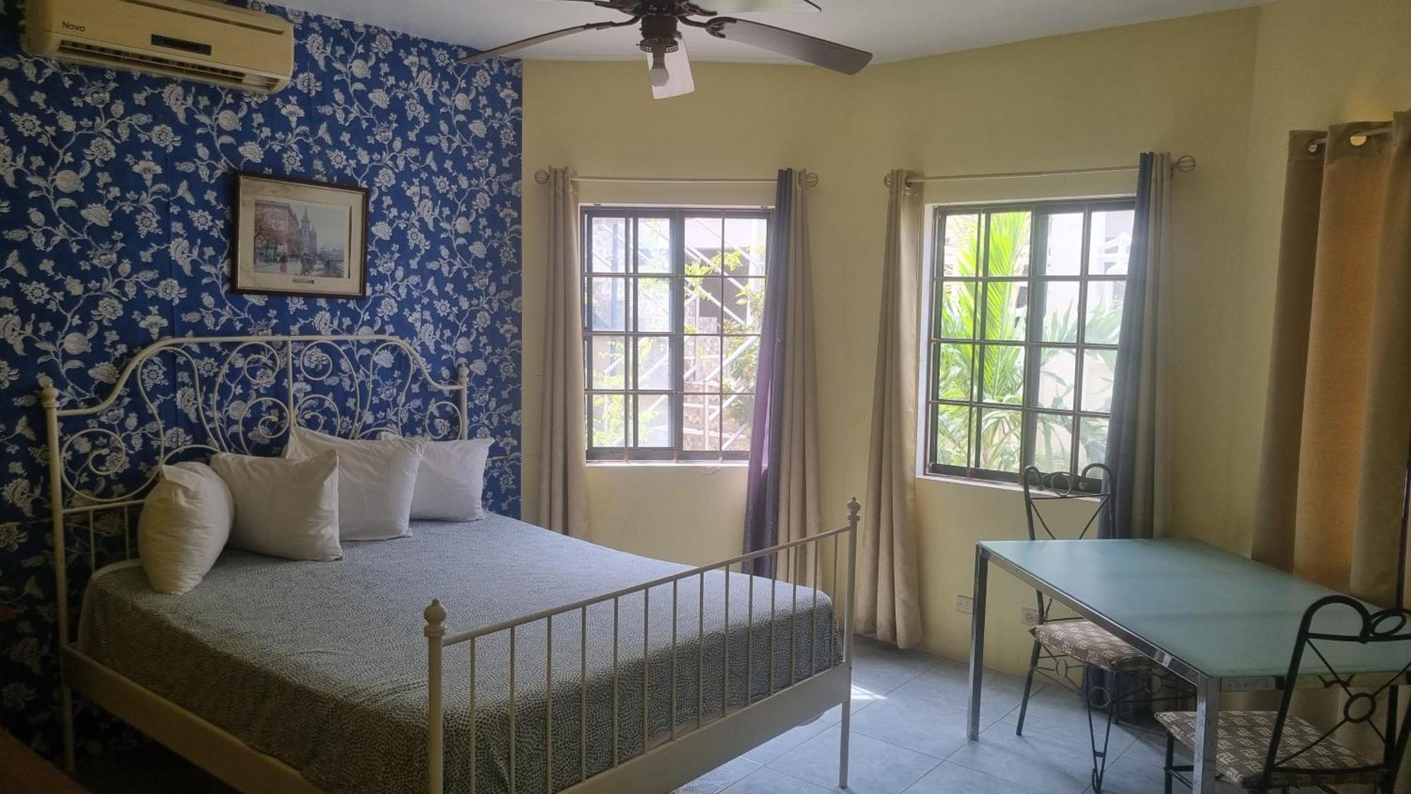 Little Savoy Guest House New Рънауей Бей Екстериор снимка